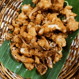 ปลาหมึกทอดกระเทียม