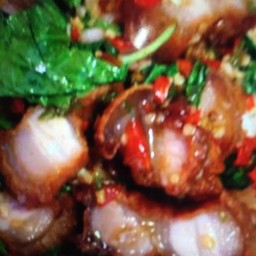 ผัดกระเพราหมูกรอบ(กับข้าว)
