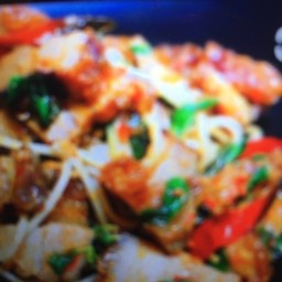 สปาเก็ตตี้ผัดซอสหมูกรอบ