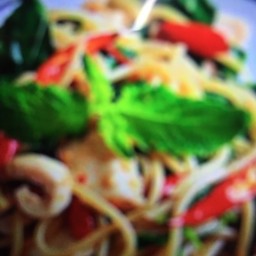 สปาเก็ตตี้ผัดซอสไก่ย่าง
