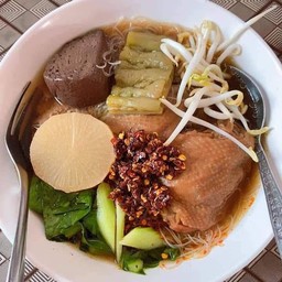 ก๋วยเตี๋ยวไก่มะระ & หมูย่าง