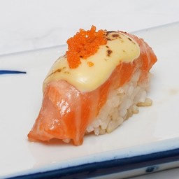 แซลมอนเบิร์นชีส Aburi Salmon with Cheese
