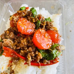 ข้าวกระเพรา เนื้อสับ ไข่แดงเค็ม 1 ลูก