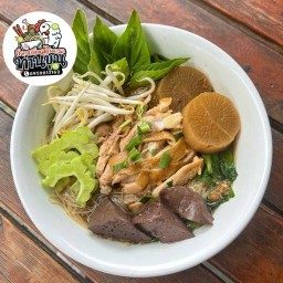 ก๋วยเตี๋ยวไก่มะระ“ท่านขุน” (เจ้าเก่ามากกว่า20ปี) วัดธรรมมงคล