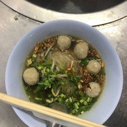 ก๋วยเตี๋ยวลูกชิ้นอย่างเดียว