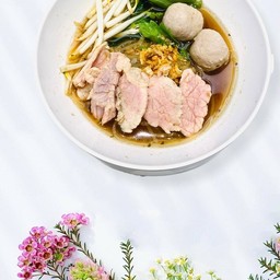 ก๋วยเตี๋ยวเนื้อสด ลูกชิ้น ตับ