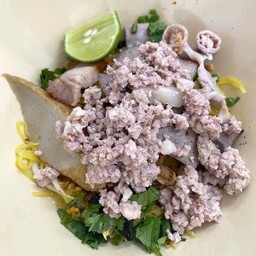 ก๋วยเตี๋ยวหมู แห้งยำ