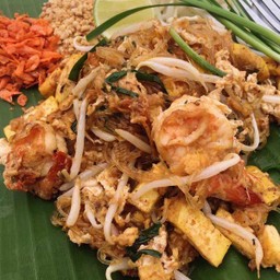 ผัดไทกุ้งสด