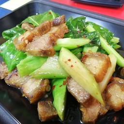 คะน้าหมูกรอบ(เป็นกับ)