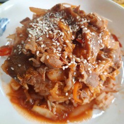 ข้าวหน้าหมูผัดกิมจิ