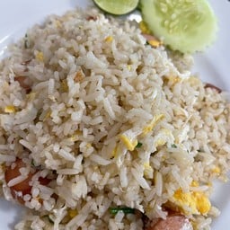 ข้าวผัดไส้กรอก