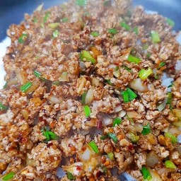 ข้าวราดหมูสับผัดพริกป่น