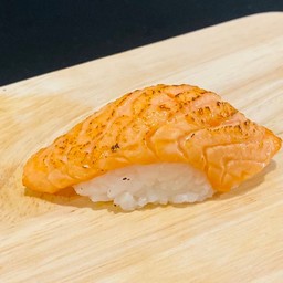 แซลมอนเบิร์น Salmon Aburi