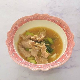 ราดหน้าเส้นหมี่หมู
