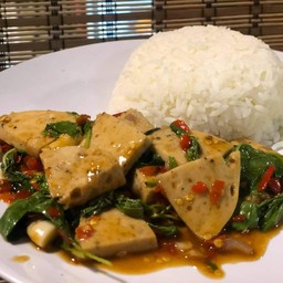 ข้าวราดกระเพราหมูยอ