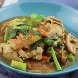 ราดหน้าหมี่กรอบ