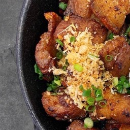 สามชั้นทอดน้ำปลา (กับข้าว)