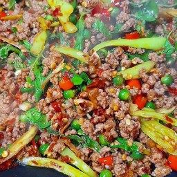 ข้าวราดหมูสับลุยดง