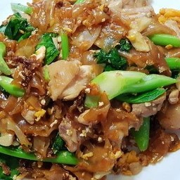 เส้นใหญ่ผัดซีอิ๊ว