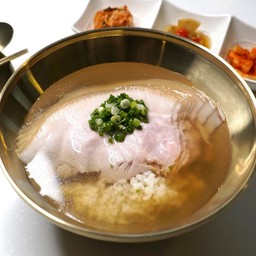 돼지곰탕 Dwaeji Gomtang_Pork Soup with healthy herbs_M1