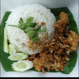 ข้าวไก่ทอด น้ำจิ้มซอสมะขาม