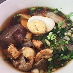 ก๋วยจั๊บโบราณสามแยกหมีสูตรดั้งเดิม ตรัง