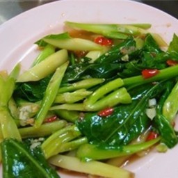 ผัดคน้าน้ำมันหอยเป็นกับ