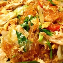 ผัดโป๊ยเซียนไก่  ราดข้าว