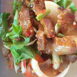 ยำคอหมูย่าง