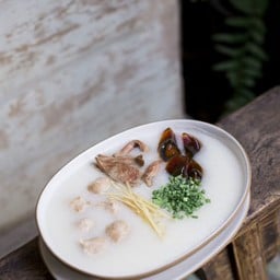 โจ๊กฮ่องกง หมูเด้ง ไข่เยี่ยวม้า