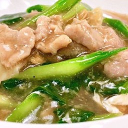 ราดหน้าเส้นหมี่ หมู