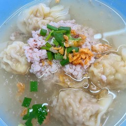 น้ำซุปหมูสับกับเกี๊ยวกุ้ง