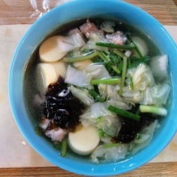 แกงจืดเต้าหู้หมูสับสาหร่าย