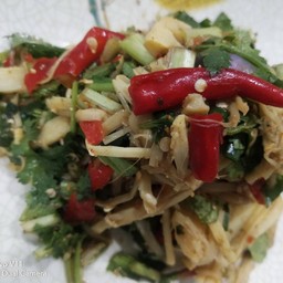 ตำหน่อไม้