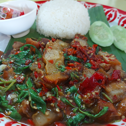 กะเพราหมูกรอบ