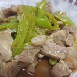 กับข้าวผัดพริกหยวก หมู ไก่