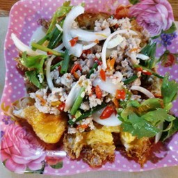 ยำไข่ดาว