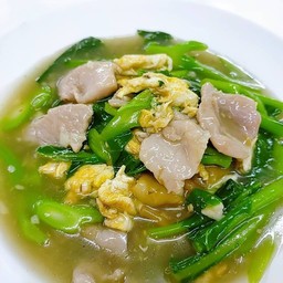 ราดหน้าหมูพิเศษใส่ไข่