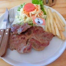 อาหารตามสั่ง สเต็ก เจ๊จุก ป้อมเพชร