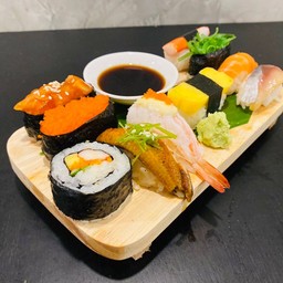 ชุดซูชิรวม 10 ชิ้น Nigiri Sushi Set 10 pcs.