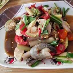 ตำไหลบัวกุ้งสดหมูยอ