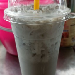 เต้าหู้งาดำ(นมสด)เย็นใส่แก้ว