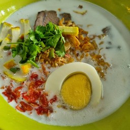 ก๋วยเตี๋ยวกะทิเนื้อ