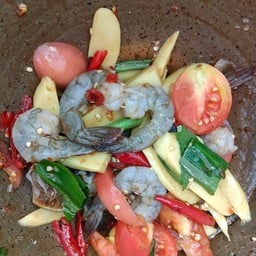 ตำหน่อไม้กุ้งสด