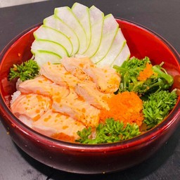 ข้าวหน้าปลาแซลมอนเบิร์น Salmon Aburi Don