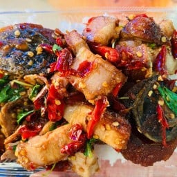ครัวบ้านปุ้ม โคตรกะเพราพริกแห้งรสเด็ด พัทยา