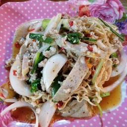 ยำมาม่าหมูยอหมูสับ