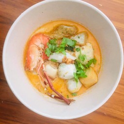 เตี๋ยวต้มยำลูกชิ้นปลากับกุ้ง