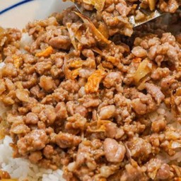 ข้าวหมูสับผัดกระเทียมม