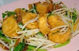 ผักถั่วงอกเต้าหู้หมูกรอบ
